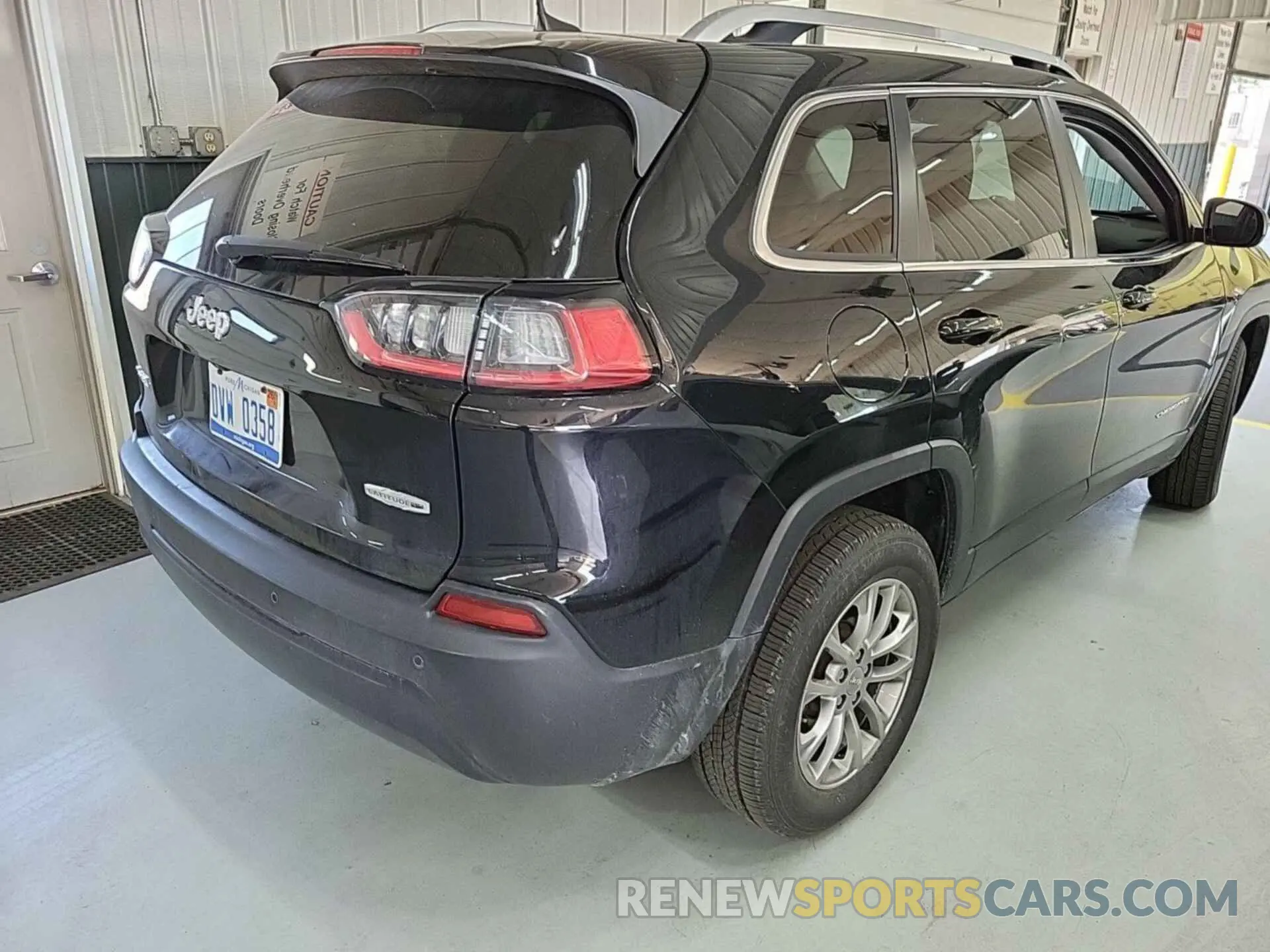 12 fotografías del automóvil dañado 1C4PJMLB8MD221327 JEEP CHEROKEE 2021