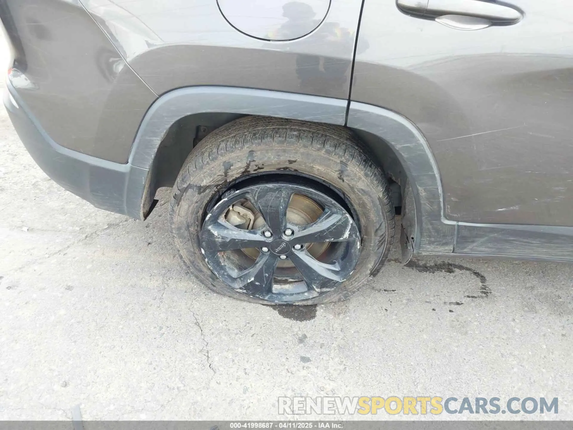 17 fotografías del automóvil dañado 1C4PJMLB9MD140076 JEEP CHEROKEE 2021
