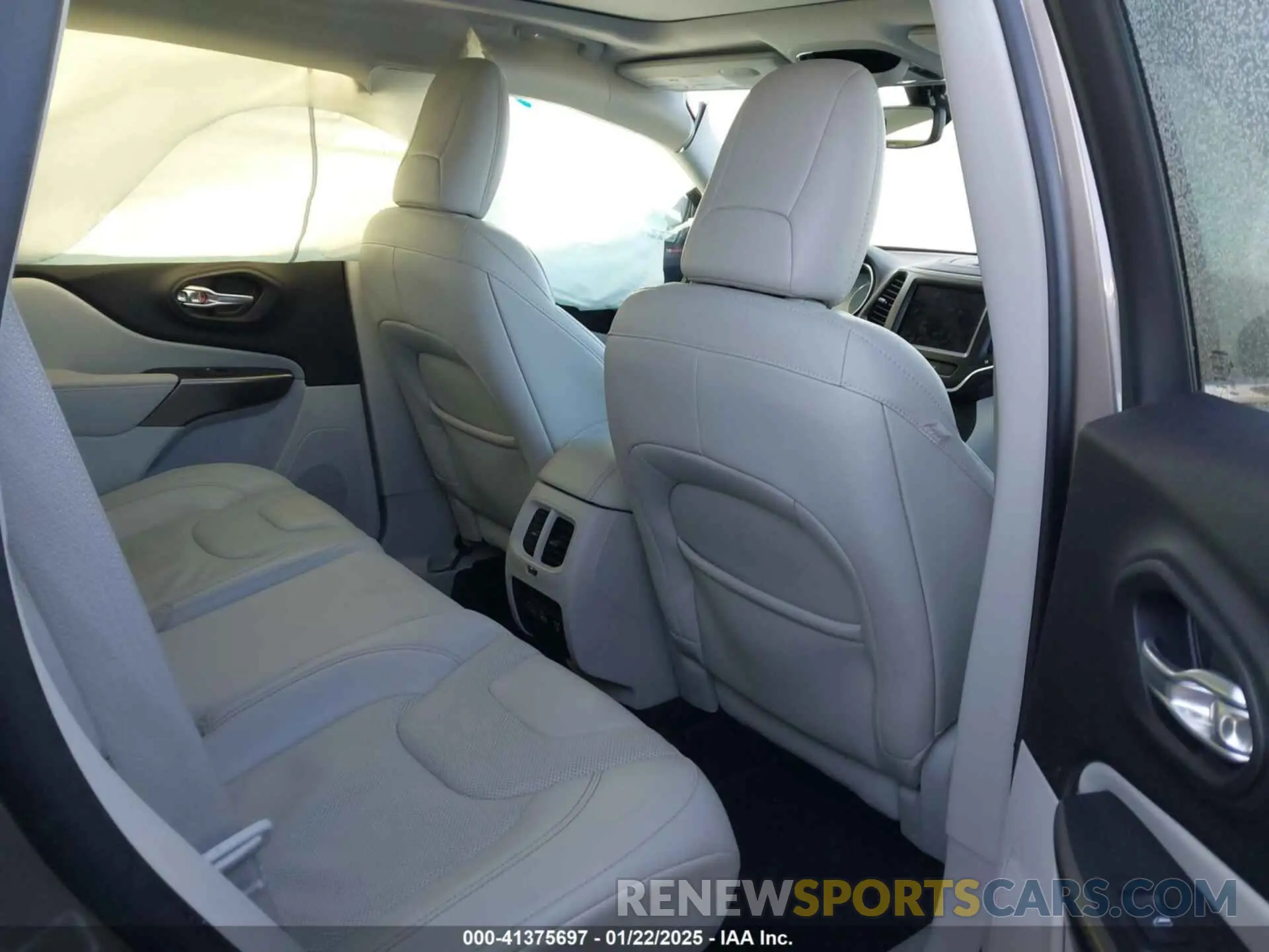 8 fotografías del automóvil dañado 1C4PJMMX9MD105662 JEEP CHEROKEE 2021