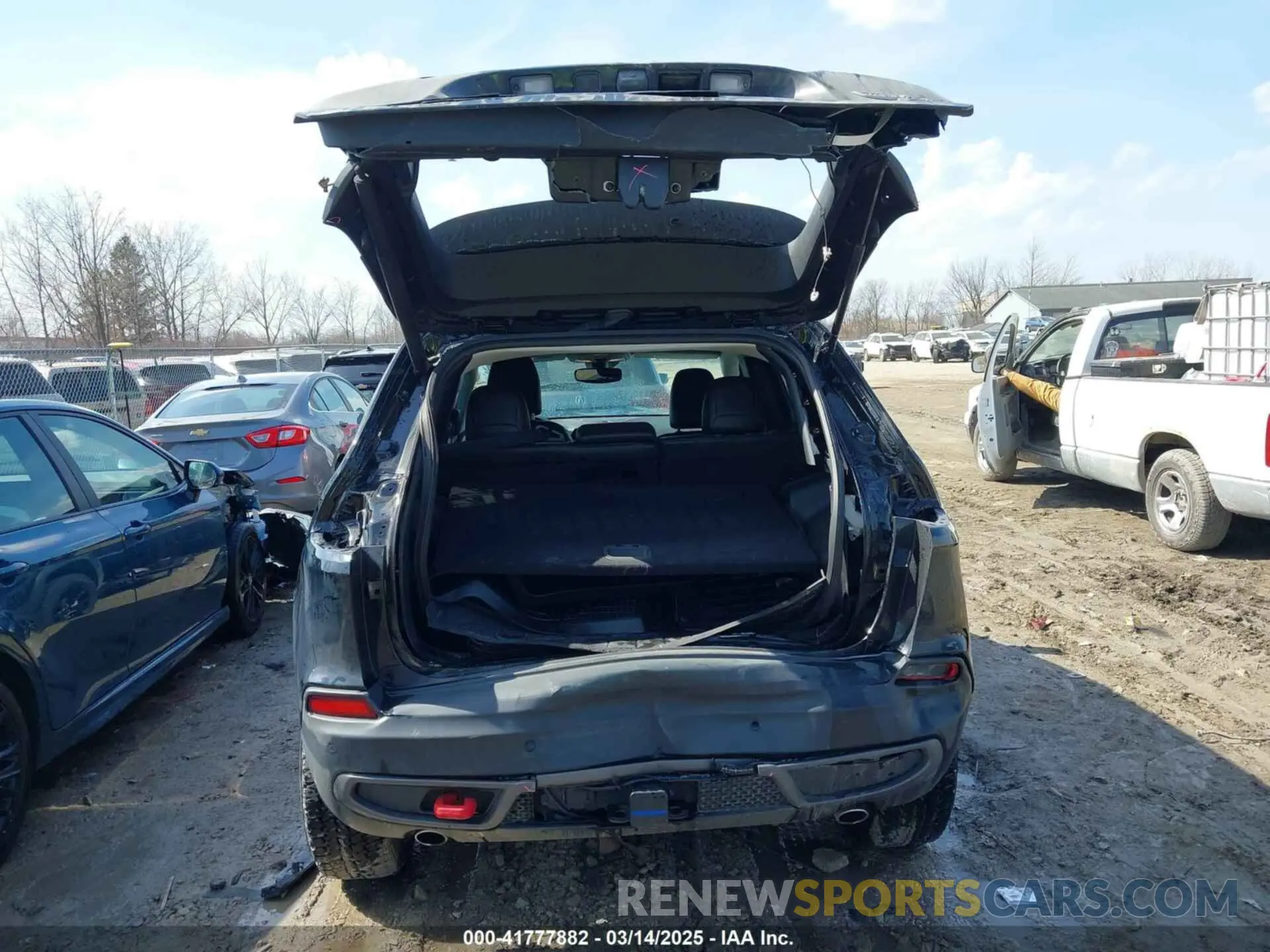 16 fotografías del automóvil dañado 1C4PJMBN3PD104741 JEEP CHEROKEE 2023