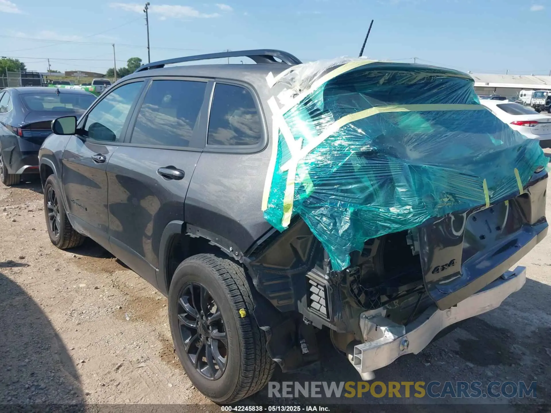 3 fotografías del automóvil dañado 1C4PJMMB0PD110127 JEEP CHEROKEE 2023