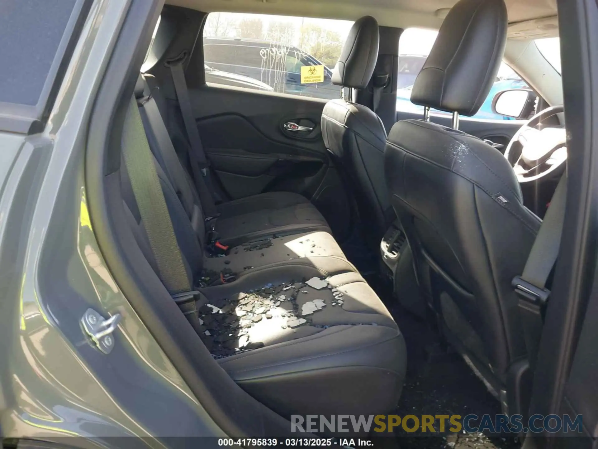 5 fotografías del automóvil dañado 1C4PJMMB8PD111042 JEEP CHEROKEE 2023