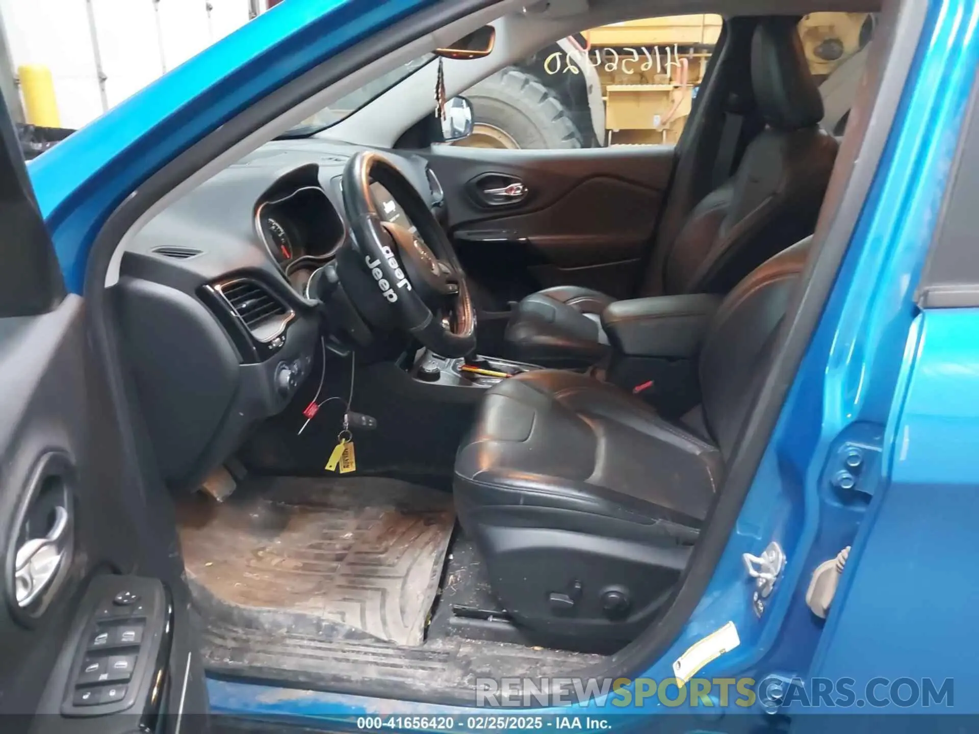 5 fotografías del automóvil dañado 1C4PJMMB9PD108442 JEEP CHEROKEE 2023