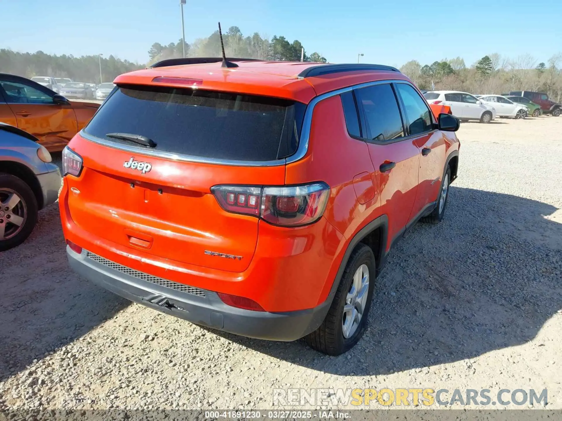 4 fotografías del automóvil dañado 3C4NJCAB0KT820086 JEEP COMPASS 2019