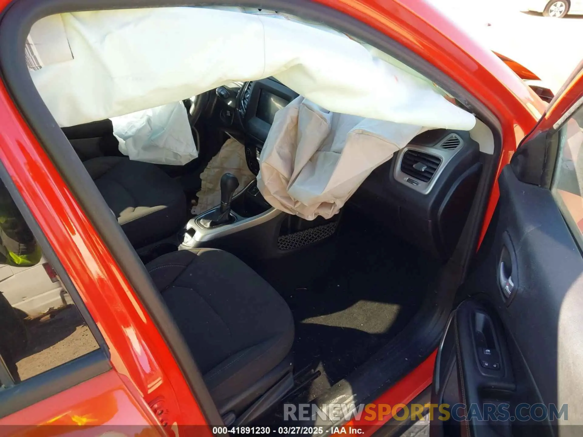 5 fotografías del automóvil dañado 3C4NJCAB0KT820086 JEEP COMPASS 2019