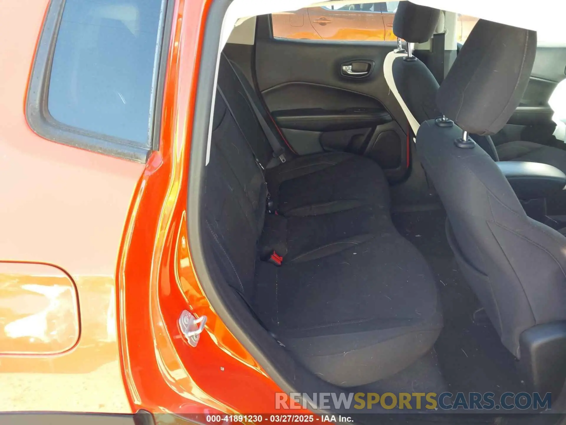 8 fotografías del automóvil dañado 3C4NJCAB0KT820086 JEEP COMPASS 2019
