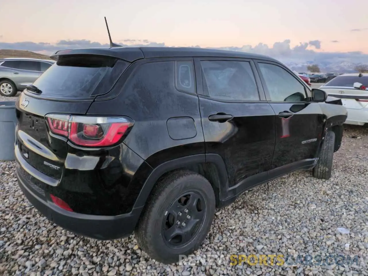 3 fotografías del automóvil dañado 3C4NJCAB1KT615814 JEEP COMPASS 2019