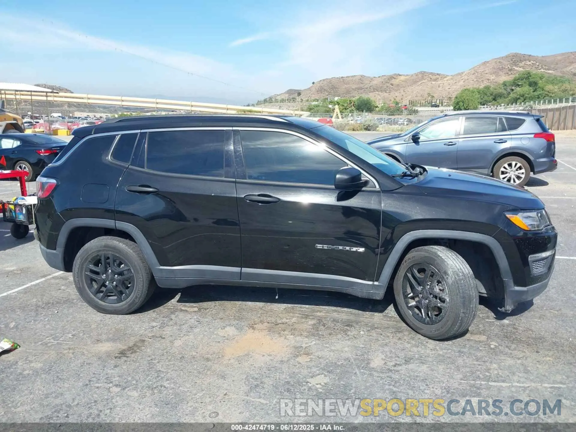 13 fotografías del automóvil dañado 3C4NJCAB8KT652360 JEEP COMPASS 2019