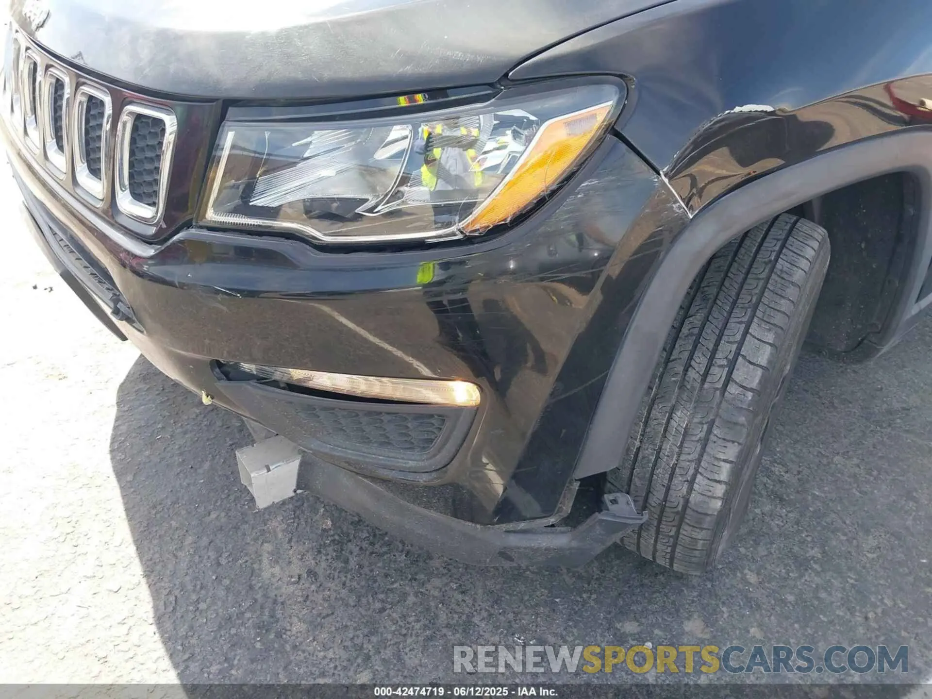 18 fotografías del automóvil dañado 3C4NJCAB8KT652360 JEEP COMPASS 2019