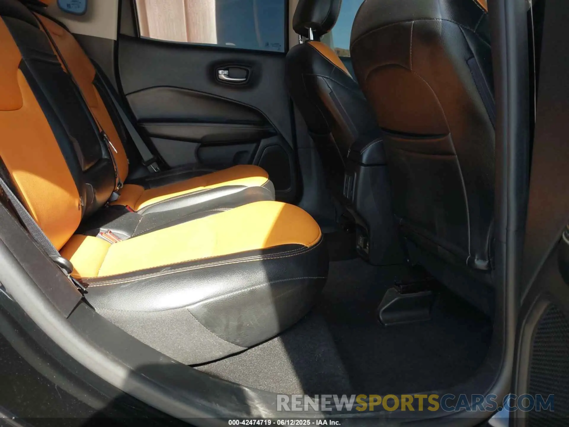 8 fotografías del automóvil dañado 3C4NJCAB8KT652360 JEEP COMPASS 2019