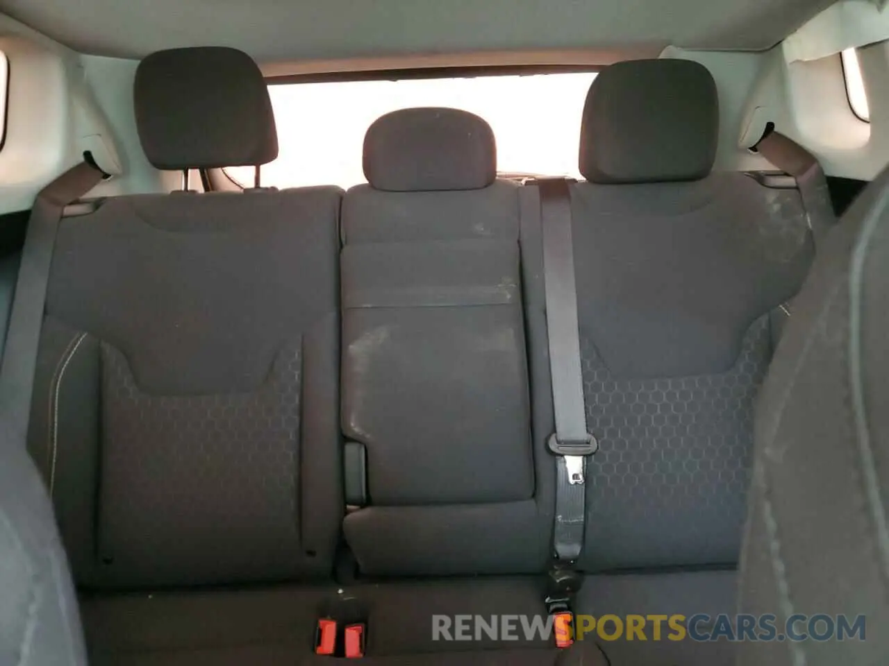 10 fotografías del automóvil dañado 3C4NJCABXKT622258 JEEP COMPASS 2019