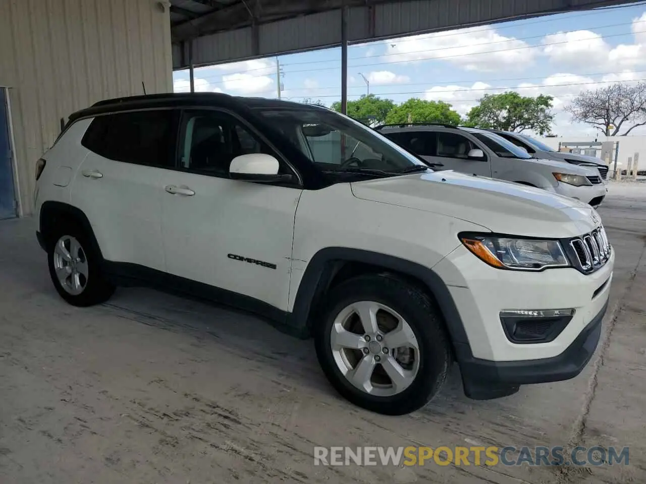 4 fotografías del automóvil dañado 3C4NJCBB0KT637477 JEEP COMPASS 2019