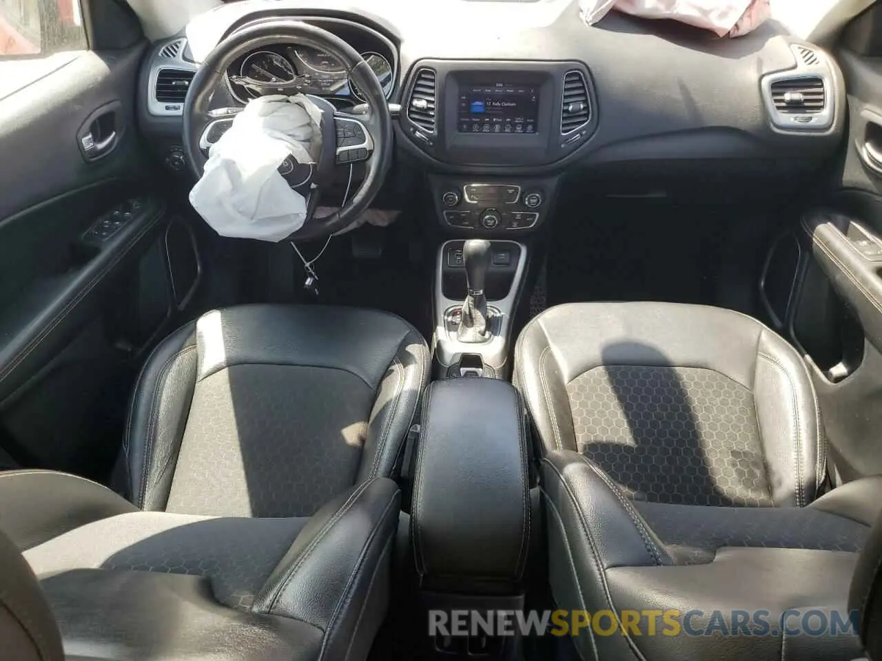 8 fotografías del automóvil dañado 3C4NJCBB0KT646602 JEEP COMPASS 2019