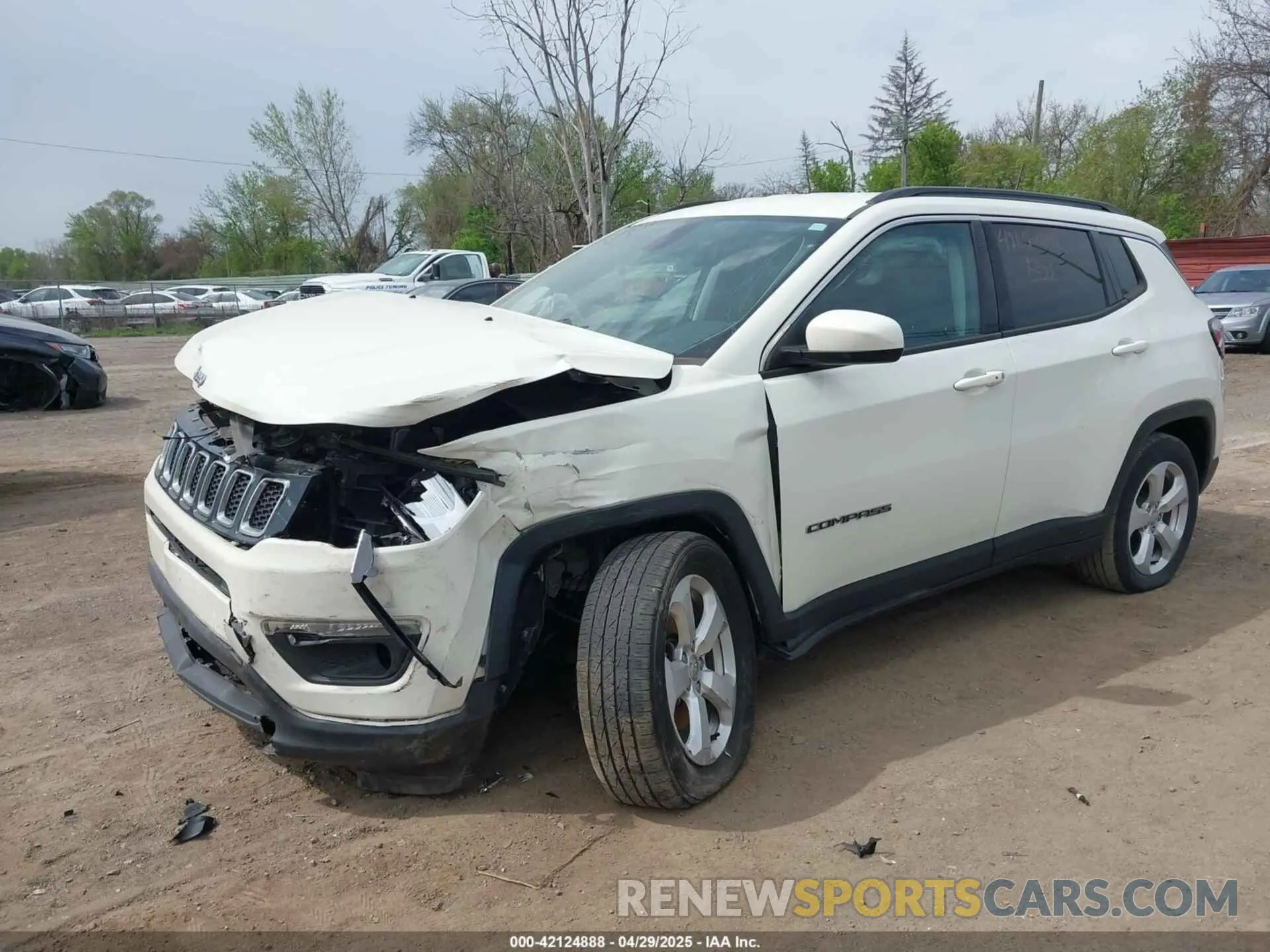 2 fotografías del automóvil dañado 3C4NJCBB1KT646706 JEEP COMPASS 2019