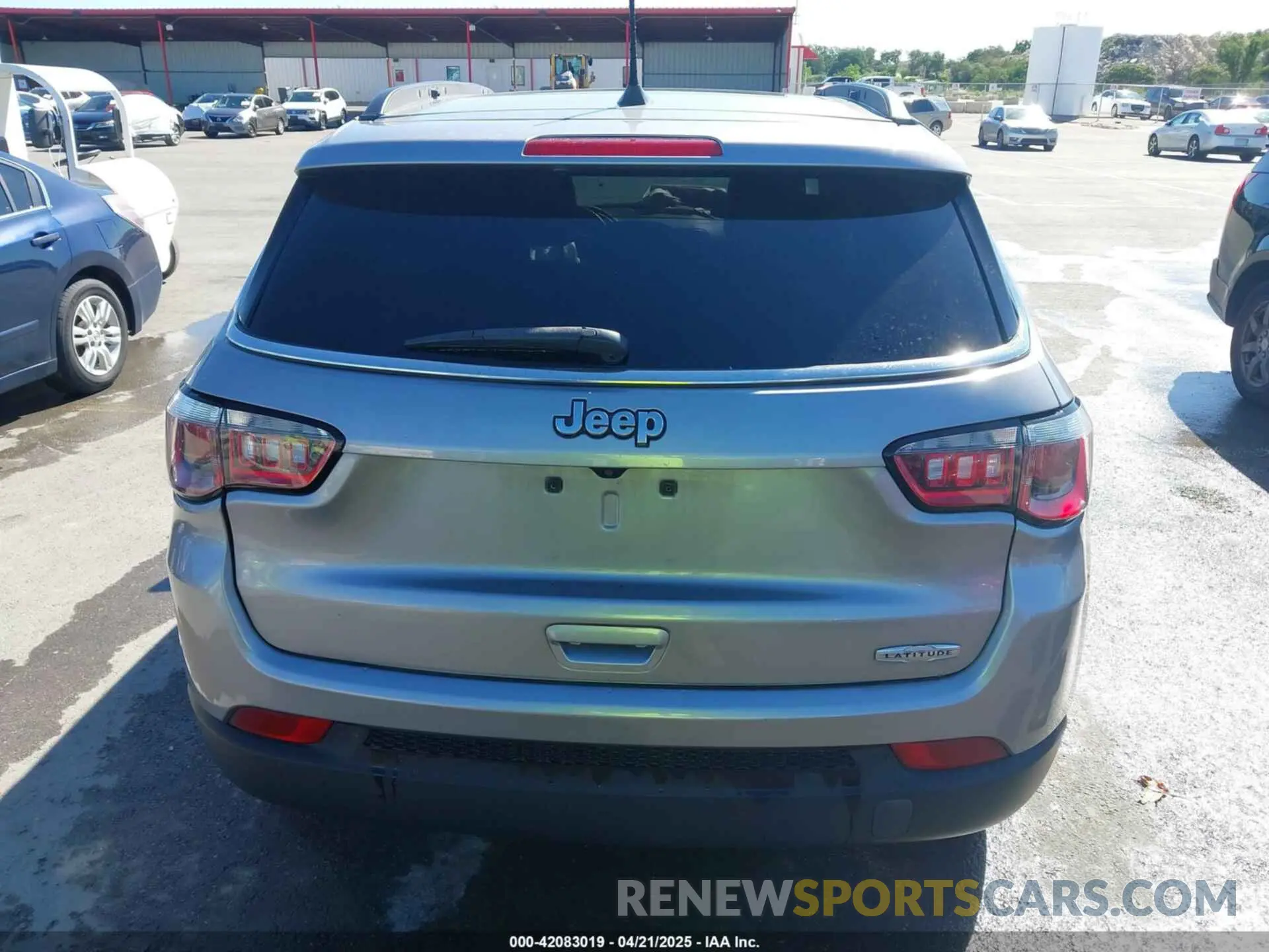 17 fotografías del automóvil dañado 3C4NJCBB1KT819754 JEEP COMPASS 2019