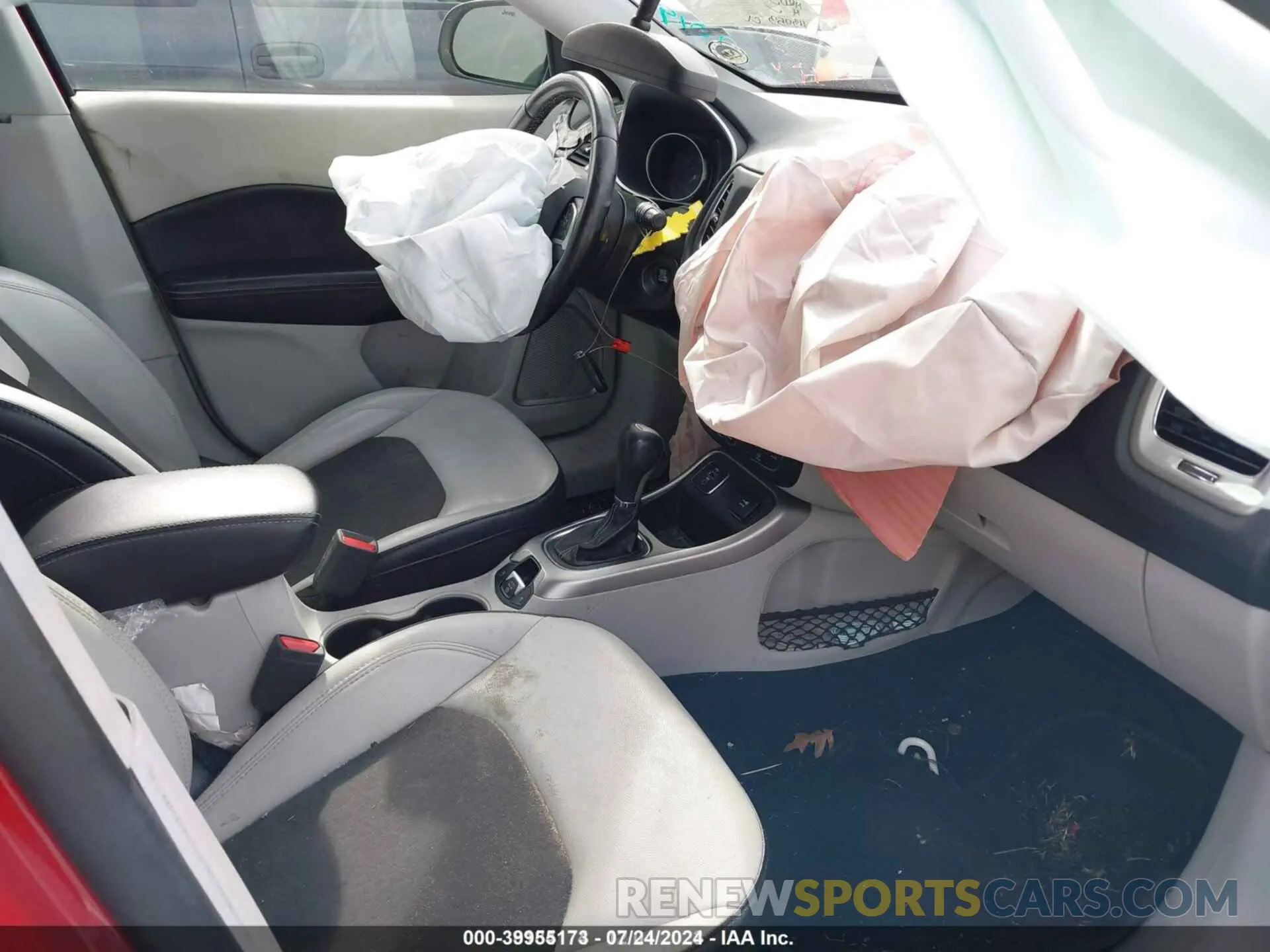 5 fotografías del automóvil dañado 3C4NJCBB1KT843827 JEEP COMPASS 2019