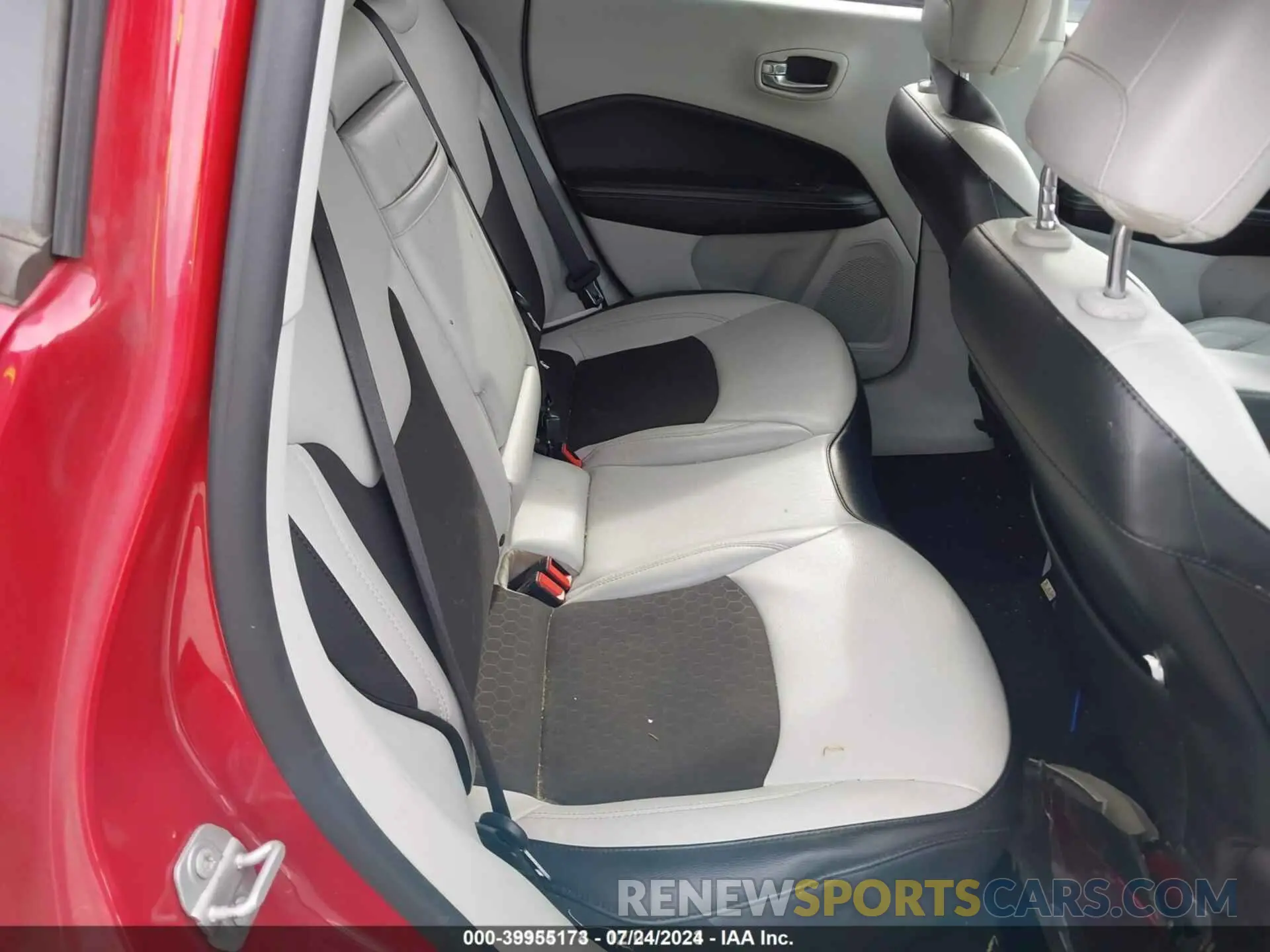 8 fotografías del automóvil dañado 3C4NJCBB1KT843827 JEEP COMPASS 2019