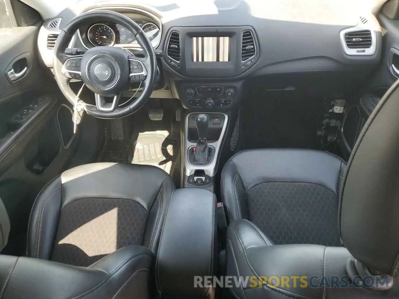 8 fotografías del automóvil dañado 3C4NJCBB2KT615352 JEEP COMPASS 2019