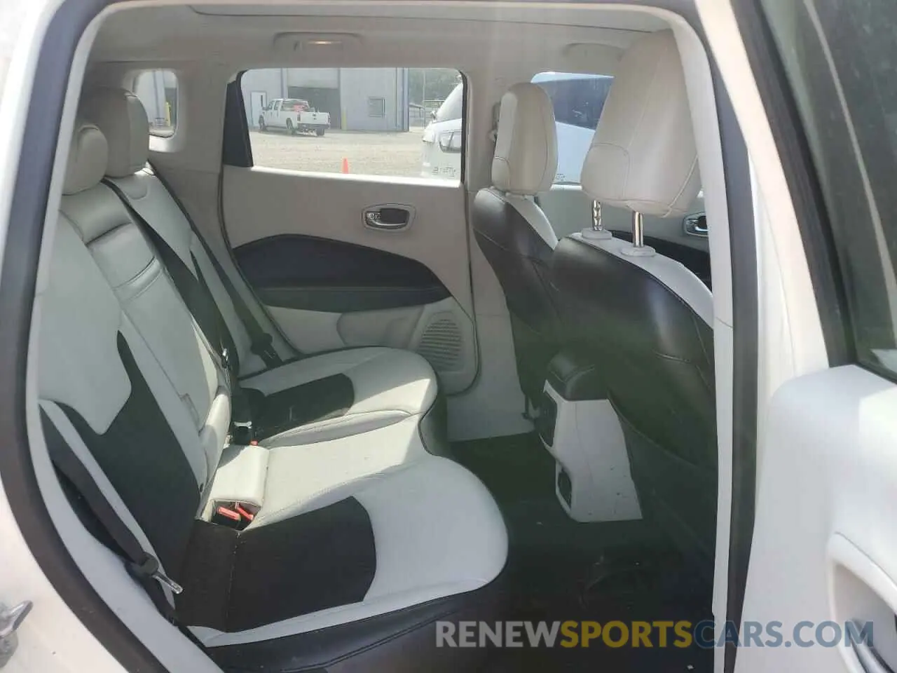 10 fotografías del automóvil dañado 3C4NJCBB3KT736861 JEEP COMPASS 2019
