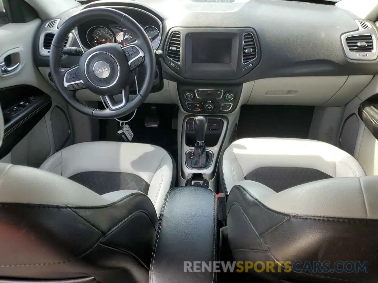 8 fotografías del automóvil dañado 3C4NJCBB3KT736861 JEEP COMPASS 2019