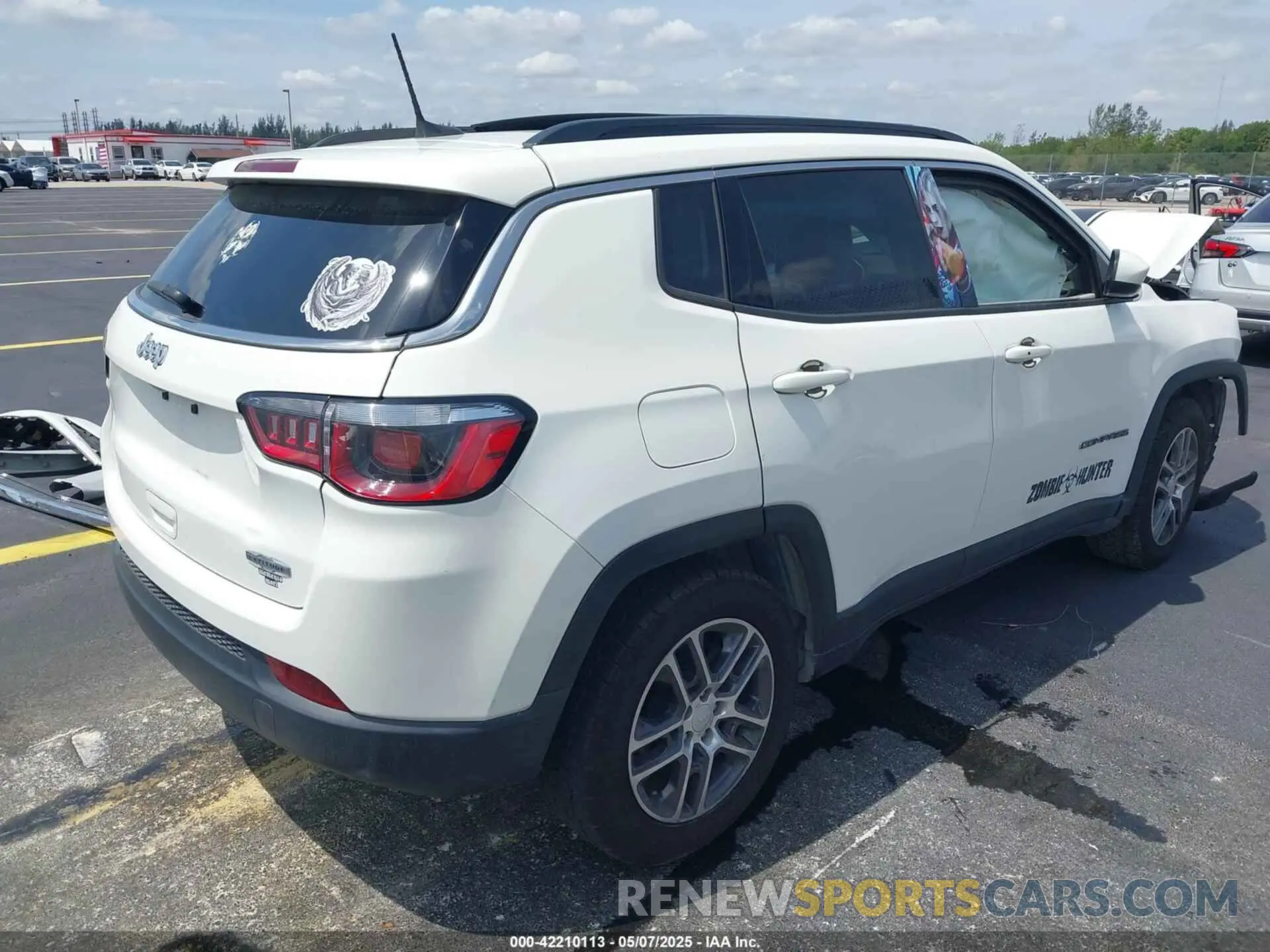 4 fotografías del automóvil dañado 3C4NJCBB3KT832196 JEEP COMPASS 2019