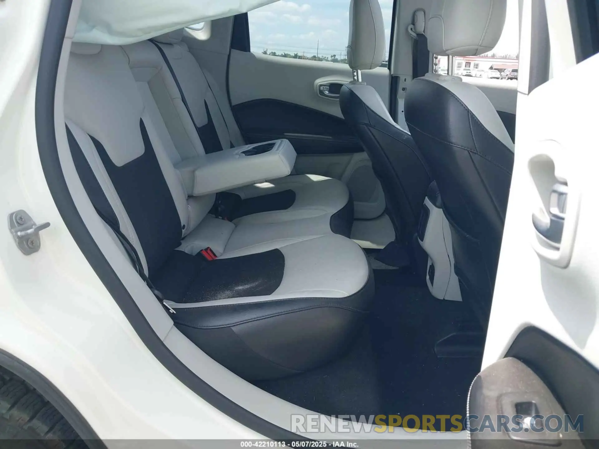 8 fotografías del automóvil dañado 3C4NJCBB3KT832196 JEEP COMPASS 2019