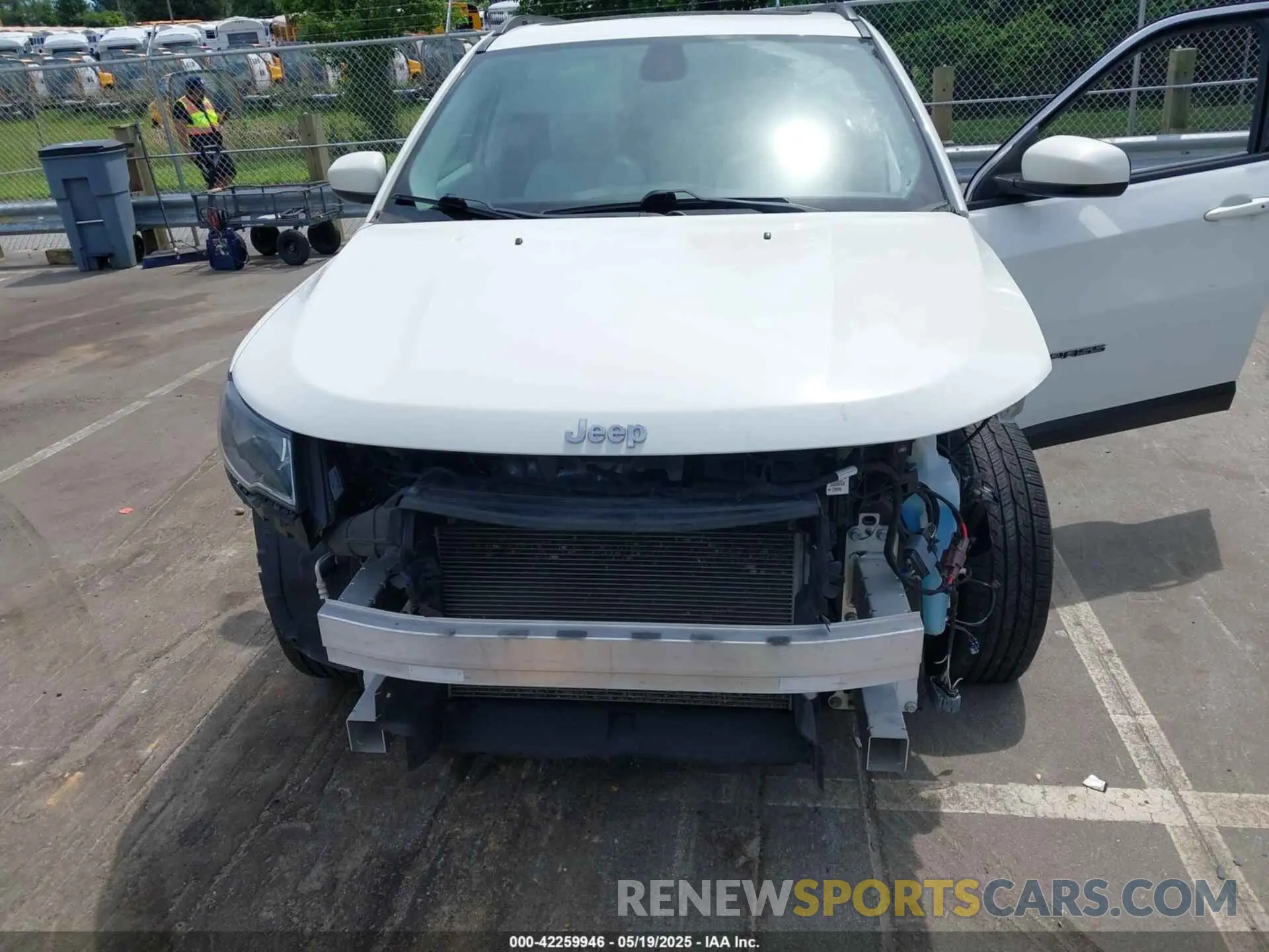 12 fotografías del automóvil dañado 3C4NJCBB3KT832263 JEEP COMPASS 2019