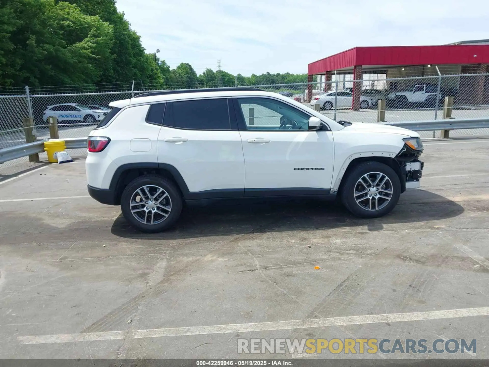 13 fotografías del automóvil dañado 3C4NJCBB3KT832263 JEEP COMPASS 2019
