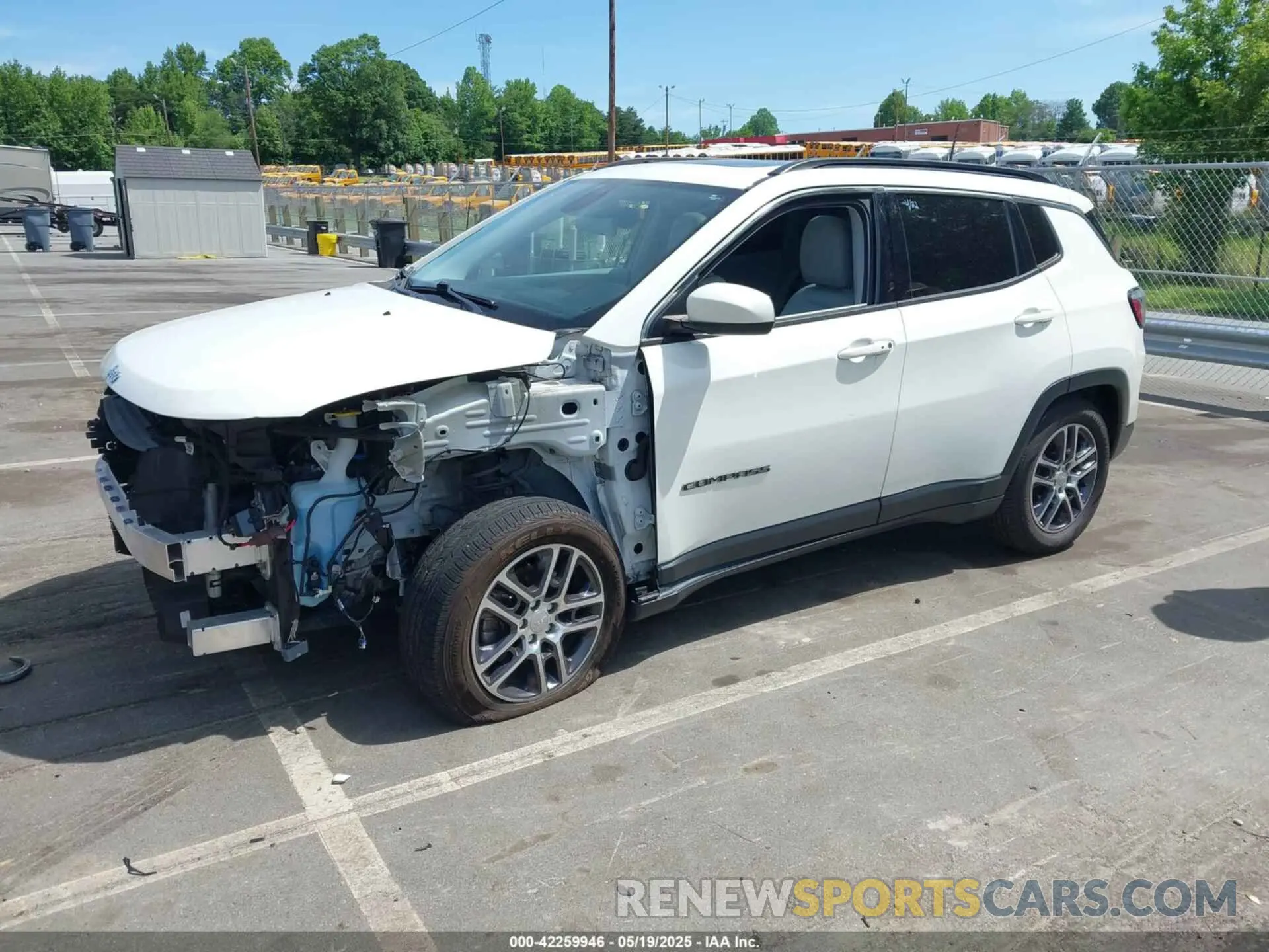 2 fotografías del automóvil dañado 3C4NJCBB3KT832263 JEEP COMPASS 2019