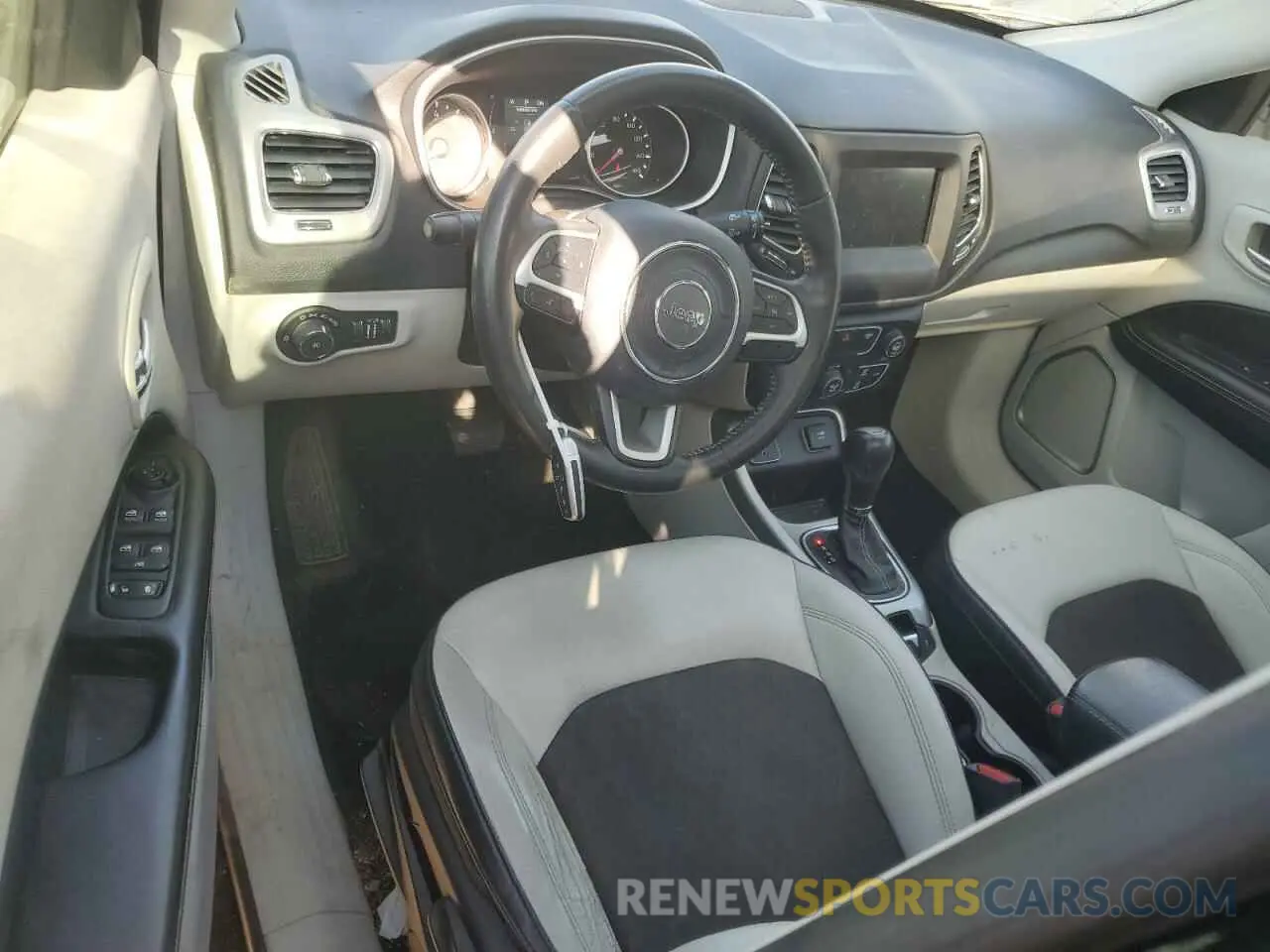 8 fotografías del automóvil dañado 3C4NJCBB5KT652654 JEEP COMPASS 2019