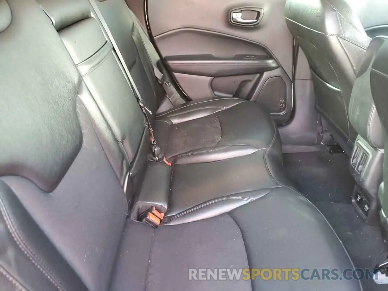 10 fotografías del automóvil dañado 3C4NJCBB5KT692720 JEEP COMPASS 2019
