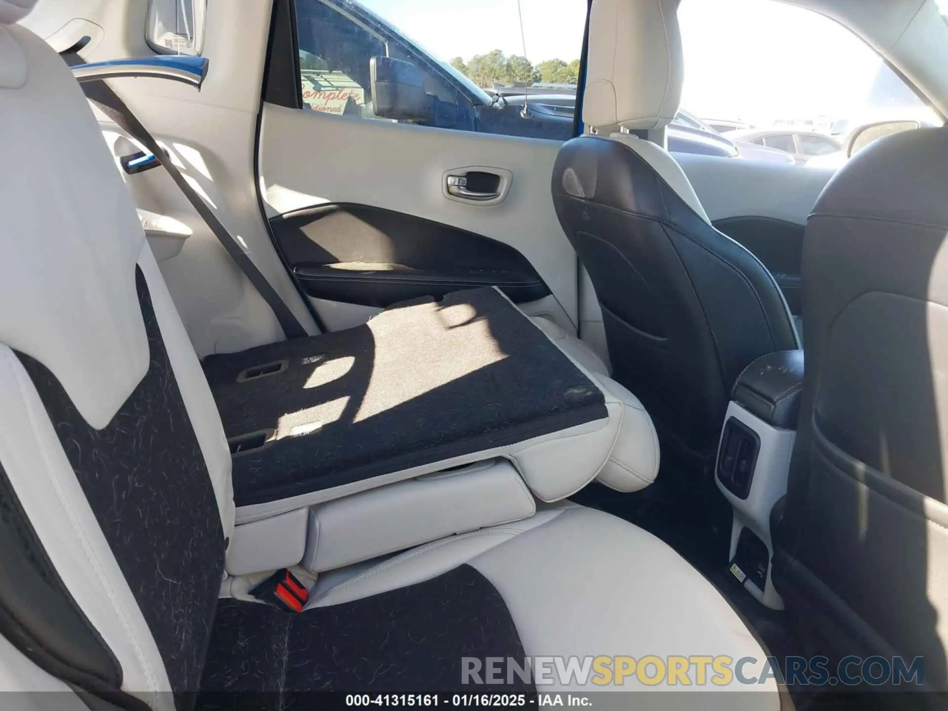 8 fotografías del automóvil dañado 3C4NJCBB6KT802481 JEEP COMPASS 2019