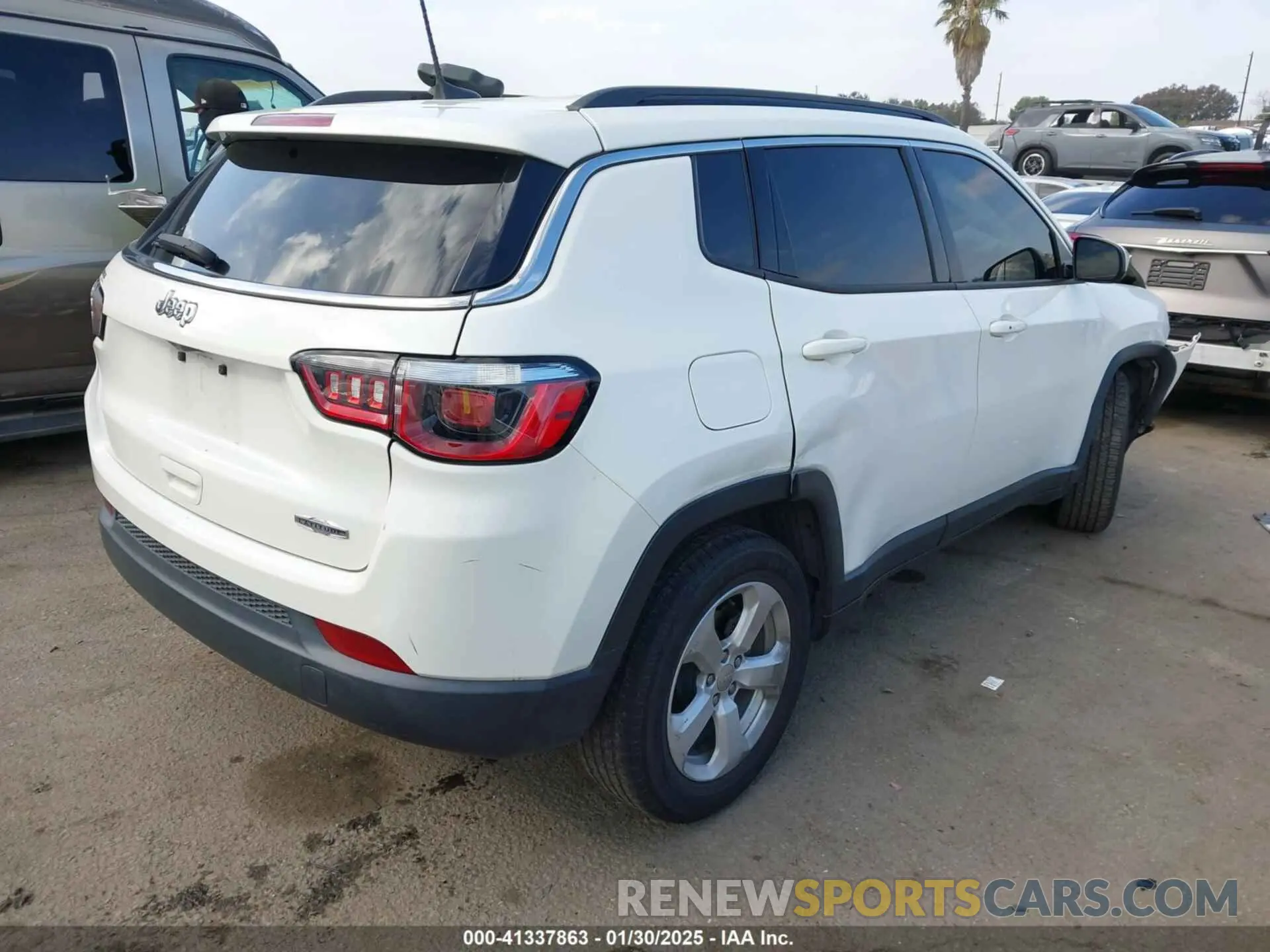 4 fotografías del automóvil dañado 3C4NJCBB9KT652558 JEEP COMPASS 2019