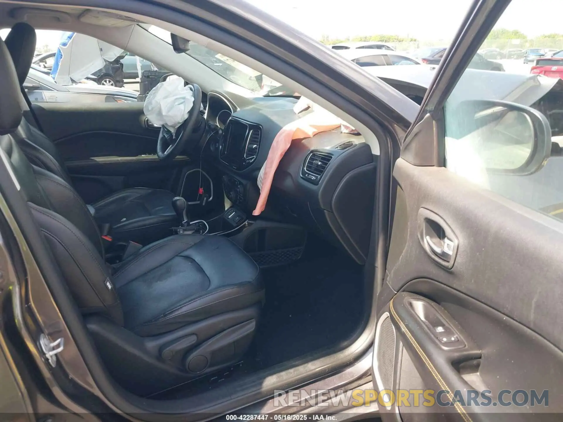 5 fotografías del automóvil dañado 3C4NJCCB2KT660077 JEEP COMPASS 2019