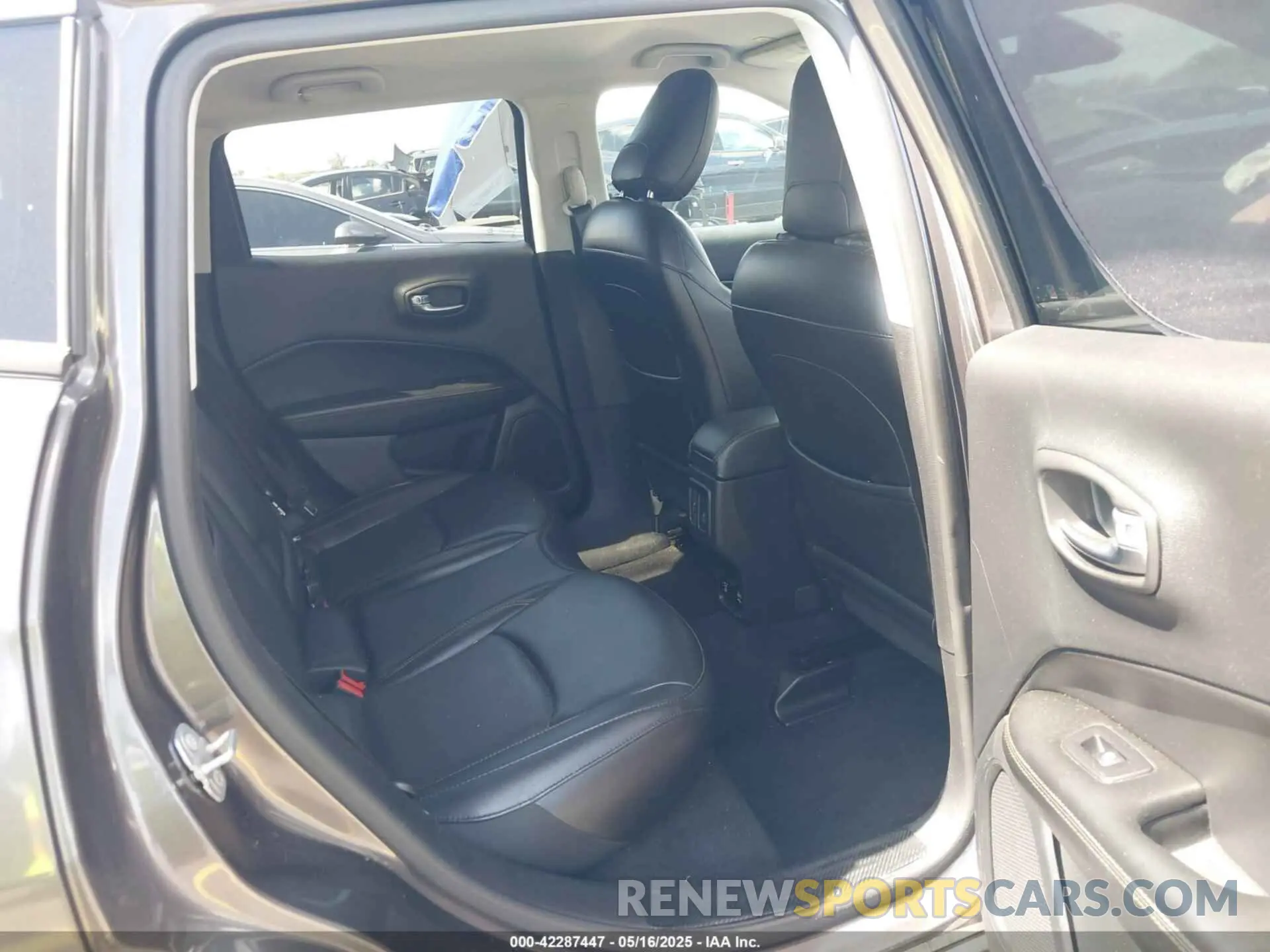 8 fotografías del automóvil dañado 3C4NJCCB2KT660077 JEEP COMPASS 2019