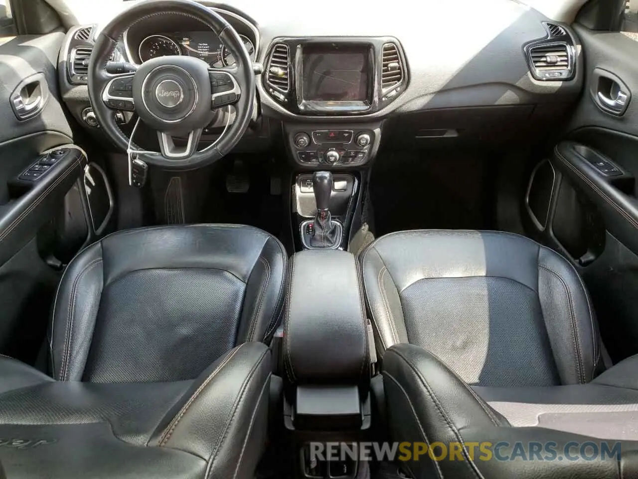8 fotografías del automóvil dañado 3C4NJCCB4KT725818 JEEP COMPASS 2019