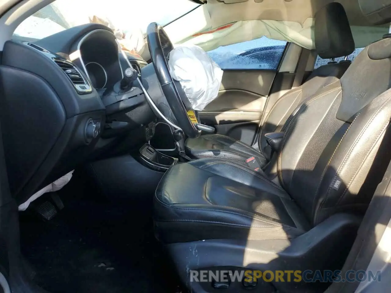 7 fotografías del automóvil dañado 3C4NJCCBXKT675961 JEEP COMPASS 2019