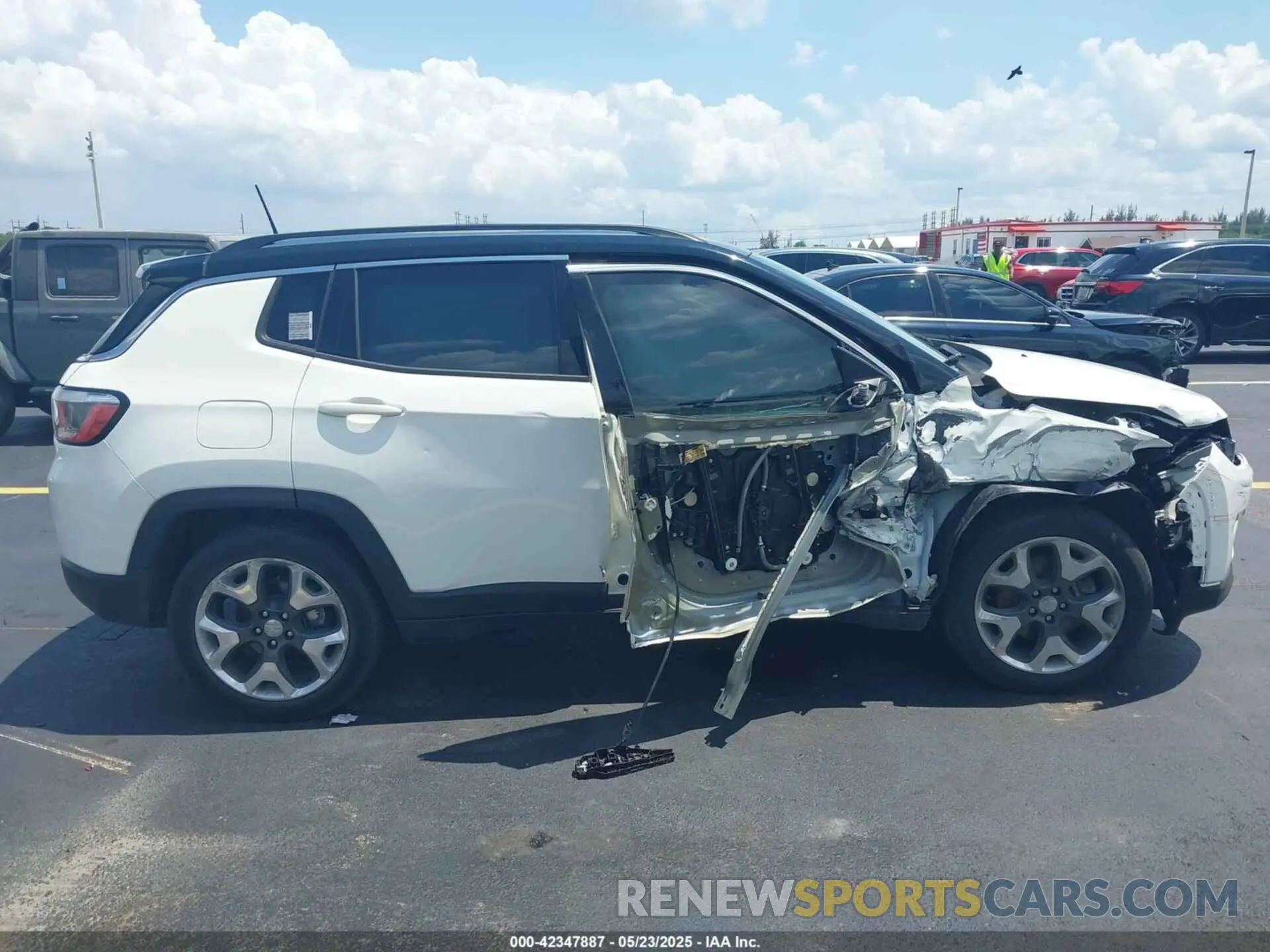 13 fotografías del automóvil dañado 3C4NJCCBXKT725774 JEEP COMPASS 2019