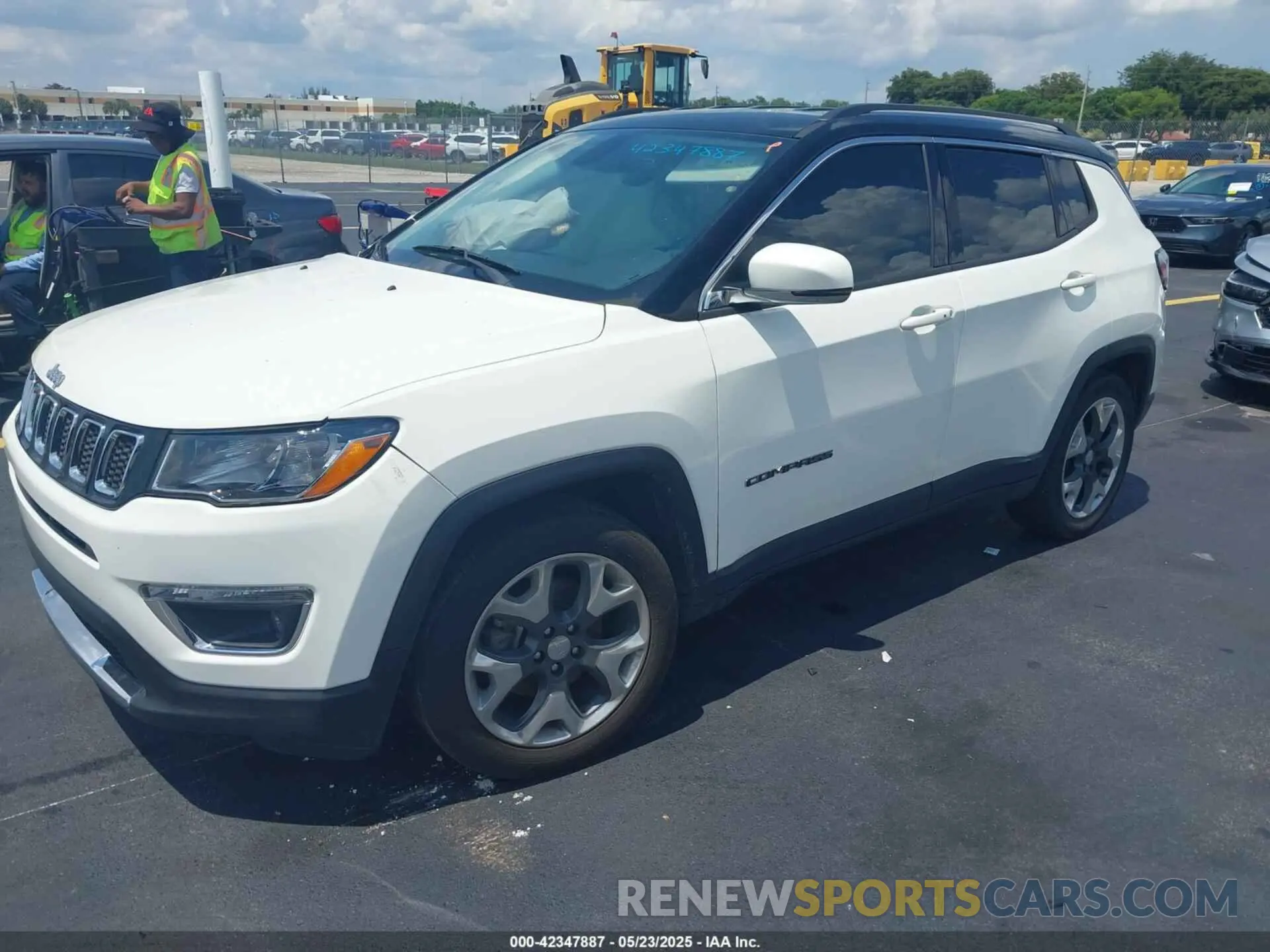 2 fotografías del automóvil dañado 3C4NJCCBXKT725774 JEEP COMPASS 2019