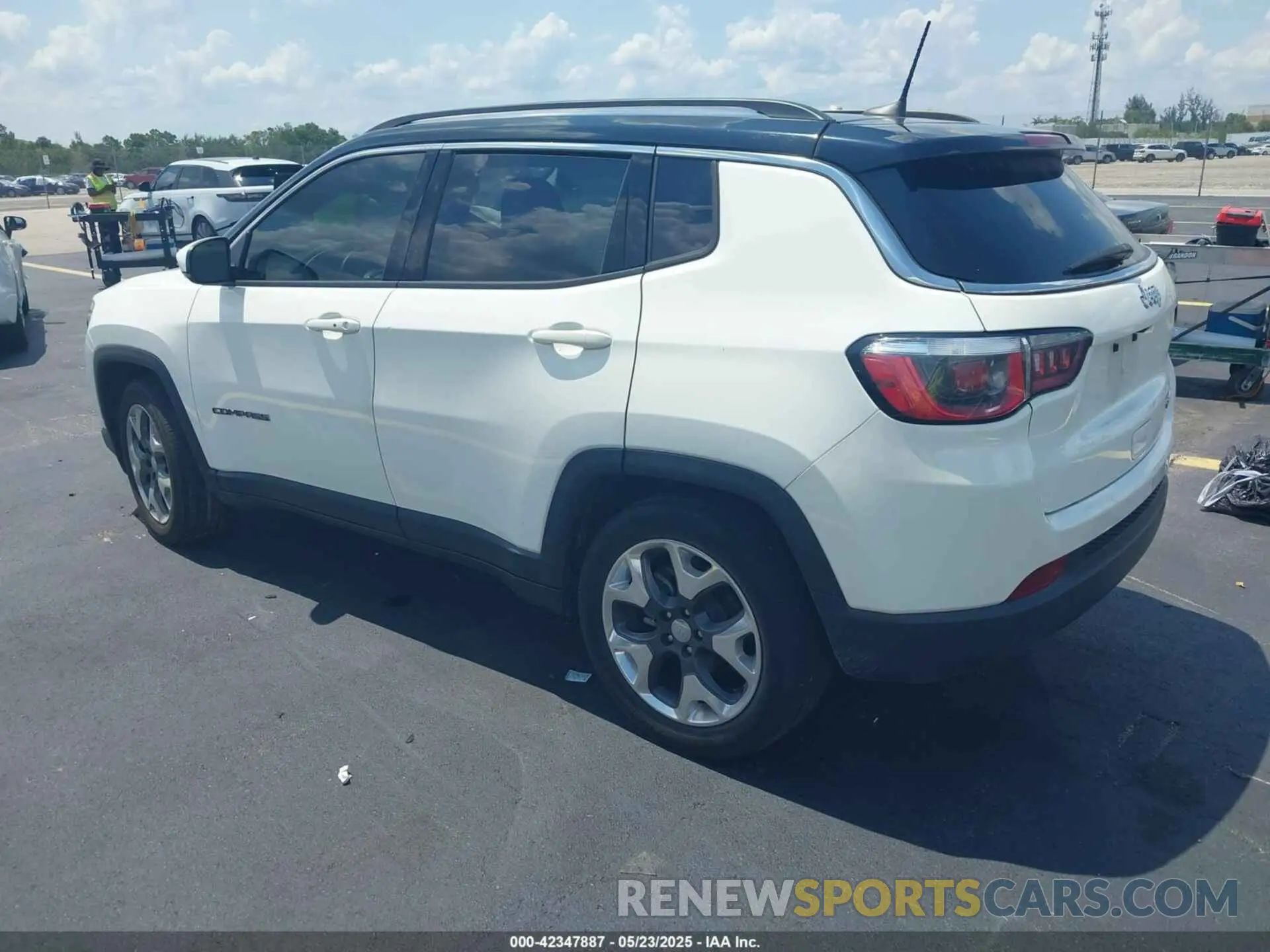 3 fotografías del automóvil dañado 3C4NJCCBXKT725774 JEEP COMPASS 2019