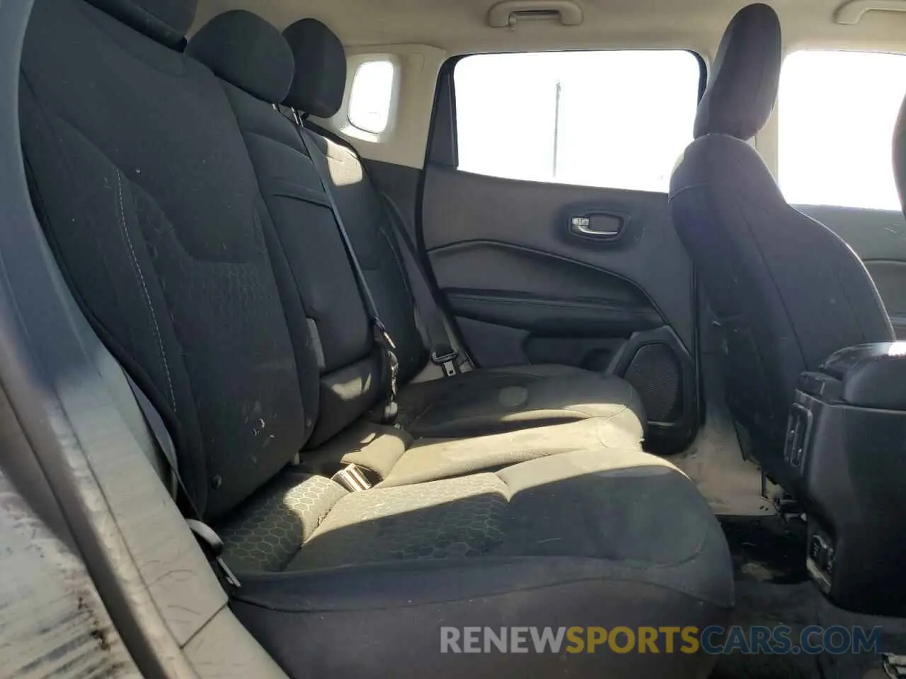 12 fotografías del automóvil dañado 3C4NJDAB2KT734946 JEEP COMPASS 2019