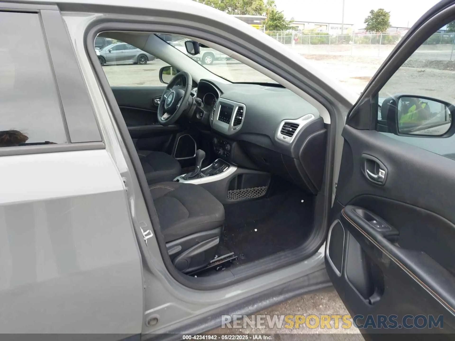 5 fotografías del automóvil dañado 3C4NJDAB7KT846383 JEEP COMPASS 2019