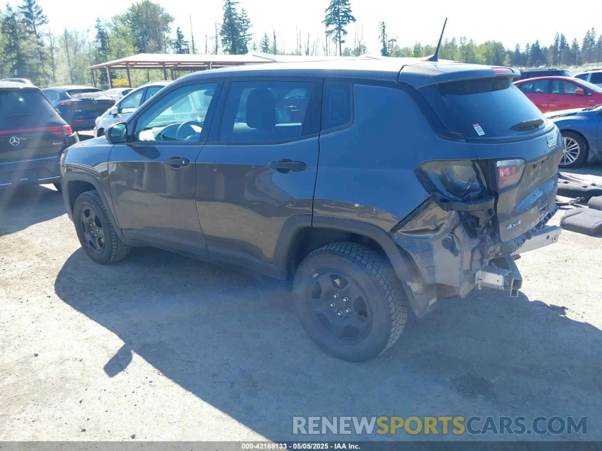 3 fotografías del automóvil dañado 3C4NJDAB8KT595602 JEEP COMPASS 2019