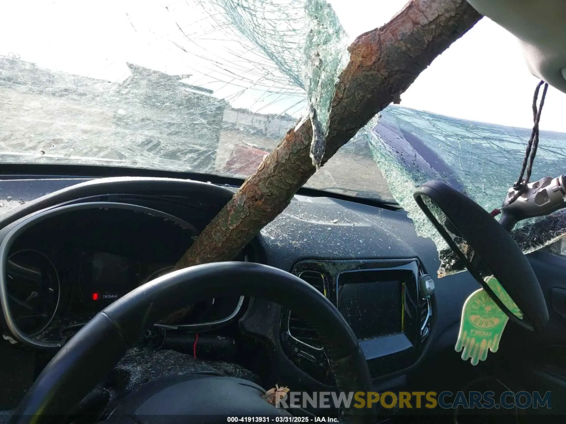 18 fotografías del automóvil dañado 3C4NJDBB0KT629952 JEEP COMPASS 2019