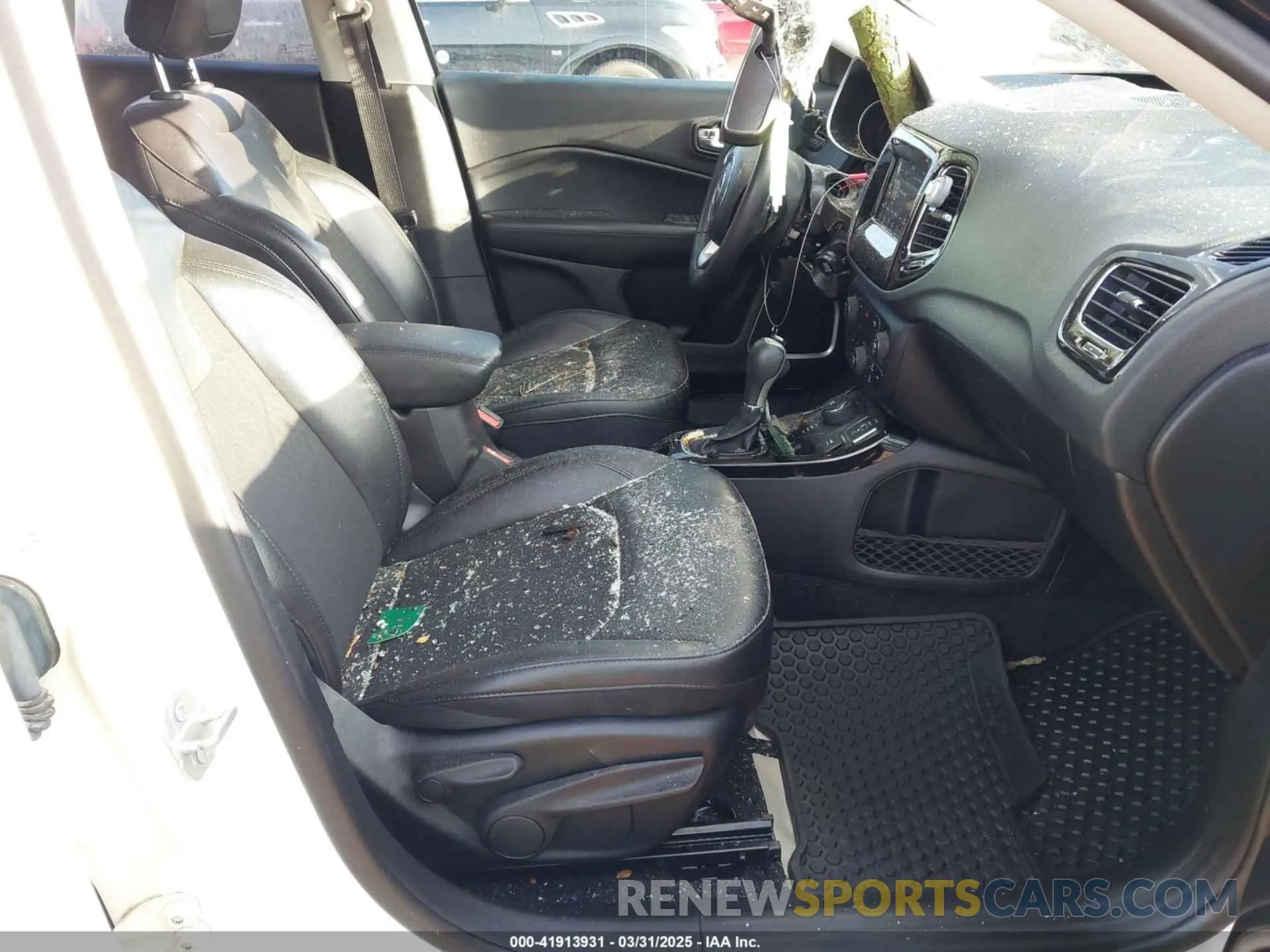 5 fotografías del automóvil dañado 3C4NJDBB0KT629952 JEEP COMPASS 2019