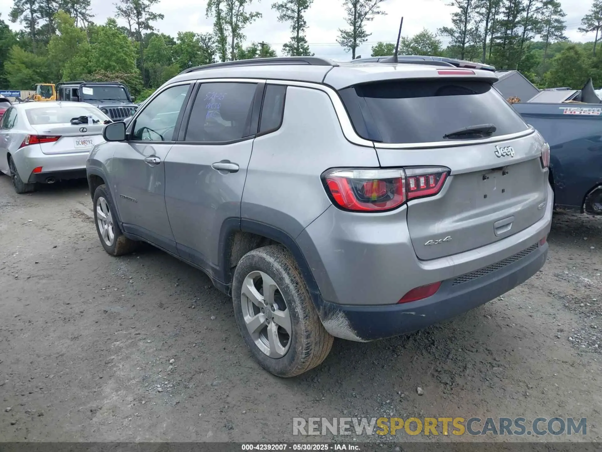 3 fotografías del automóvil dañado 3C4NJDBB0KT850712 JEEP COMPASS 2019