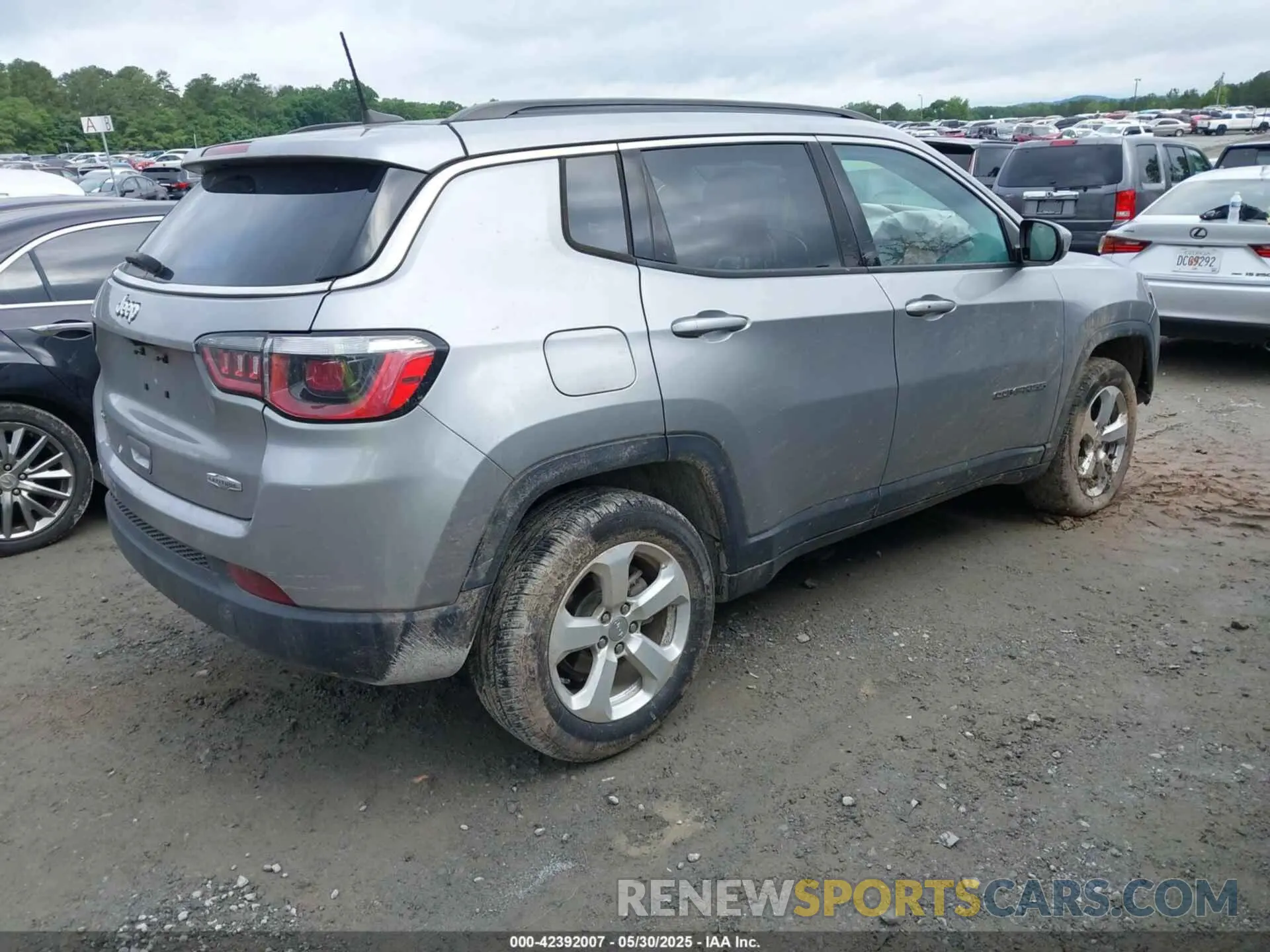4 fotografías del automóvil dañado 3C4NJDBB0KT850712 JEEP COMPASS 2019