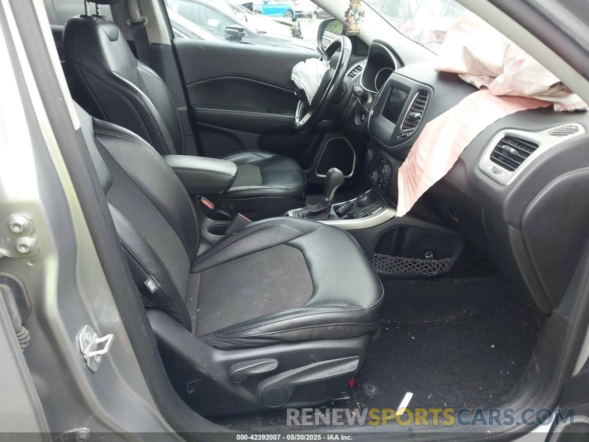 5 fotografías del automóvil dañado 3C4NJDBB0KT850712 JEEP COMPASS 2019