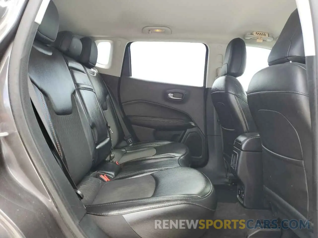 11 fotografías del automóvil dañado 3C4NJDBB2KT704117 JEEP COMPASS 2019