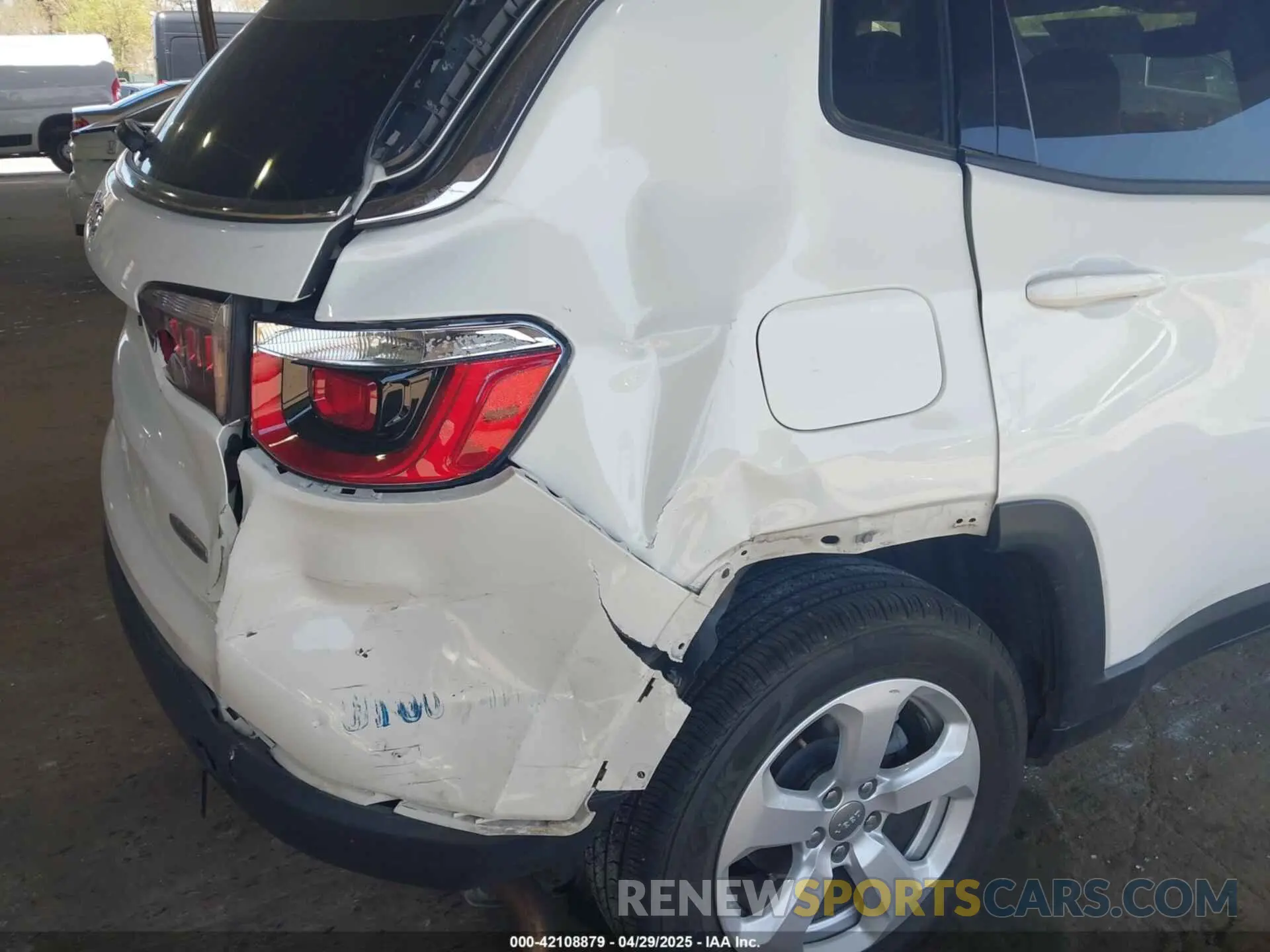6 fotografías del automóvil dañado 3C4NJDBB3KT654263 JEEP COMPASS 2019